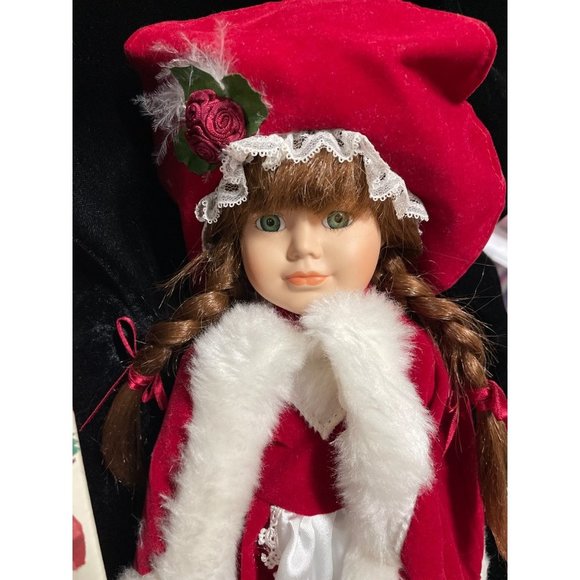 Two Porcelain Winter Dolls blonde in Green and brunette in Red 16” EUC - Picture 5 of 16